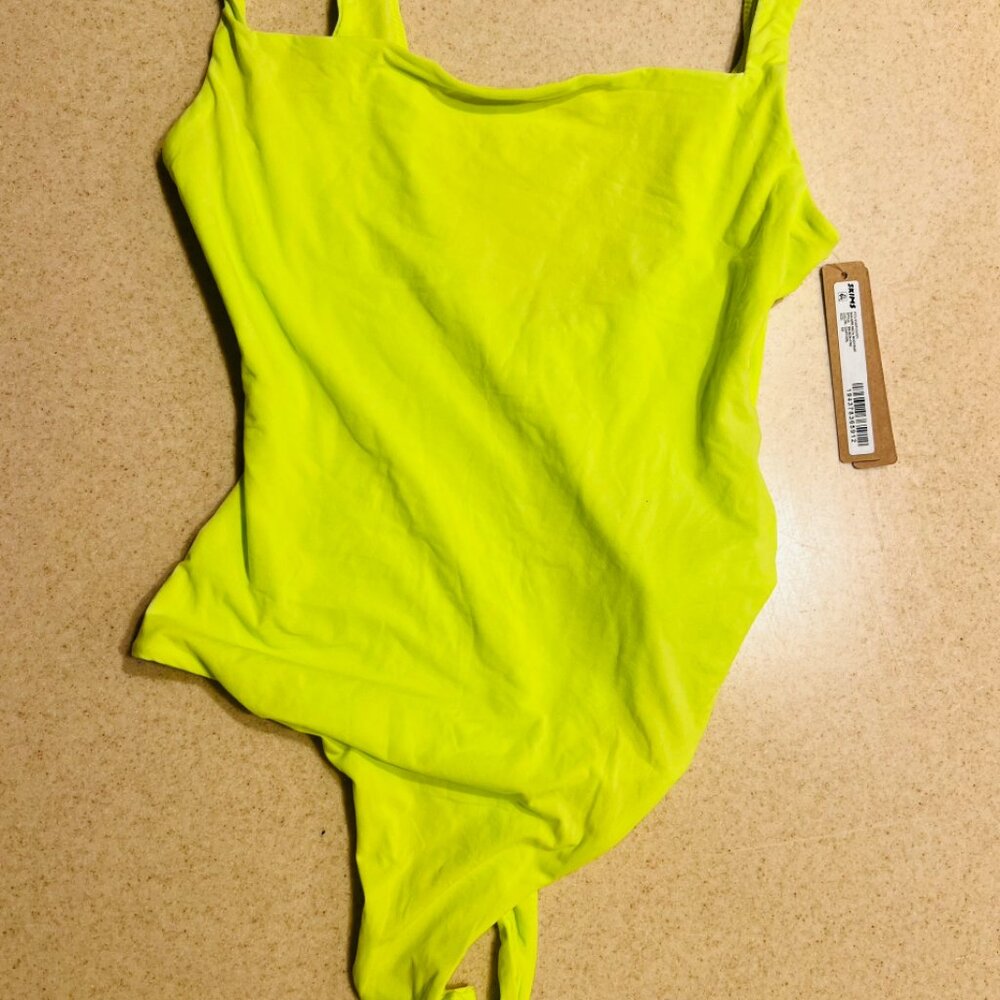 SKIMS FITS EVERYBODY SQUARE NECK BODYSUIT SIZE XS